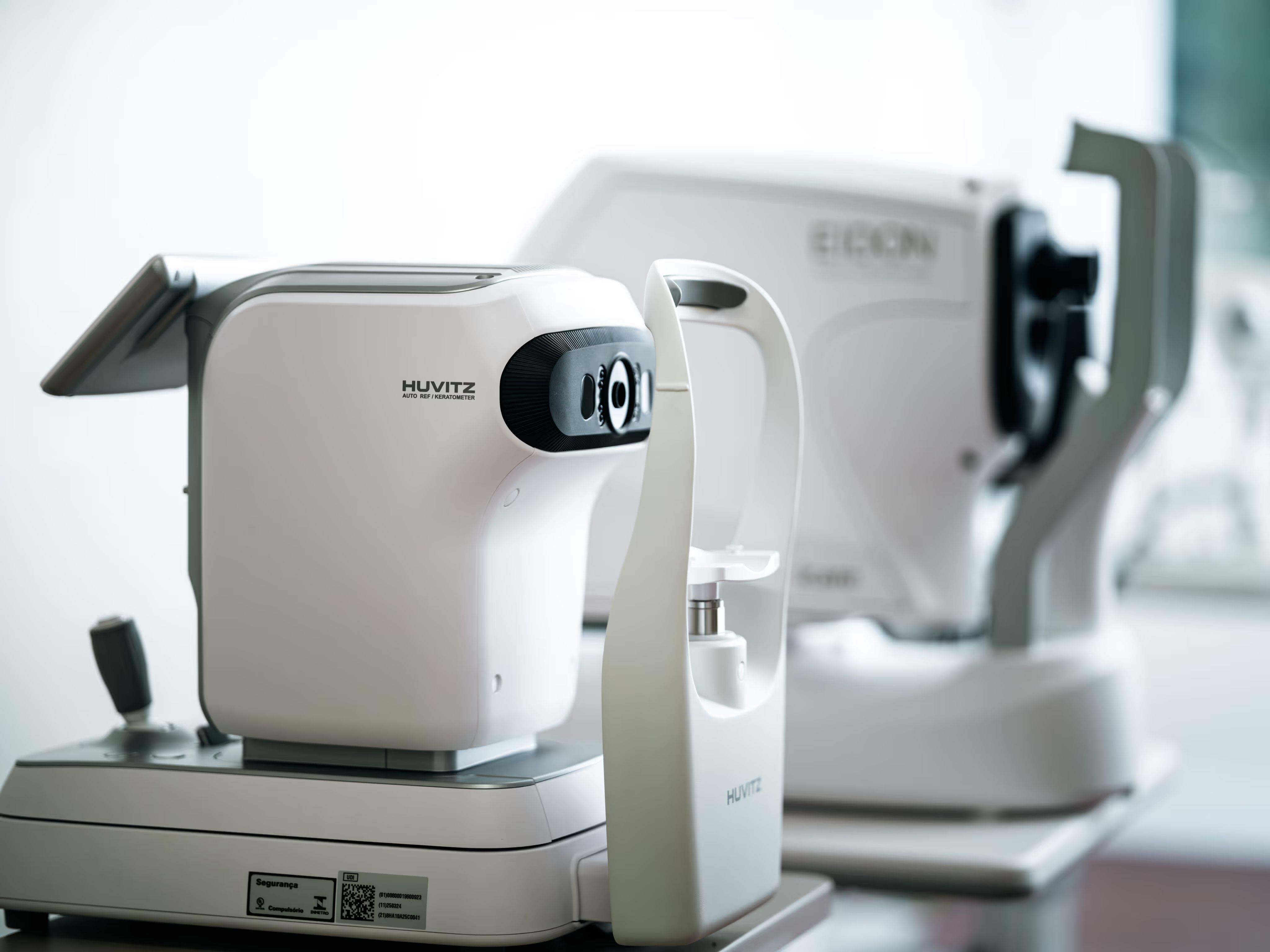 Auto refractor keratometer, a device that measures how the eye focuses light